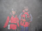 Pause caf&eacute; au bivouac Vallot dans le brouillard
