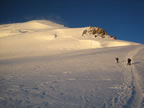 Travers&eacute;e du Mont-Blanc depuis le refuge des Cosmiques : lever du soleil.