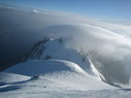 Travers&eacute;e du Mont-Blanc depuis le refuge des Cosmiques :  nuage et vent au Mont maudit que nous venons de traverser