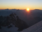 Travers&eacute;e du Mont-Blanc depuis le refuge des Cosmiques :  levers du soleil &agrave; droite du Cervin