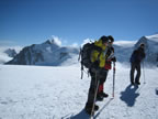 Travers&eacute;e du Mont-Blanc depuis le refuge des Cosmiques :  pose au d&ocirc;em du Go&ucirc;ter